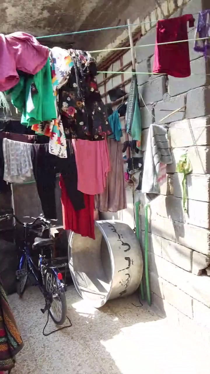 سلام عليكم مرخصت مدير لكروب بيت للبيع ميه مربع يحتوي علا استقبال سته باربعه وغرفه خمسه ب خمسه وصاله خمسه ب خمسه ومطبخ اربعه باربعه لبيت صب مسلح بنائه جديد مي كهرباء مجاري تبليط كله جديد عنوان لبيت ام الكبر شارع كوفي لصلطان يبعد عن شارع لعام ست أفرع ***********

