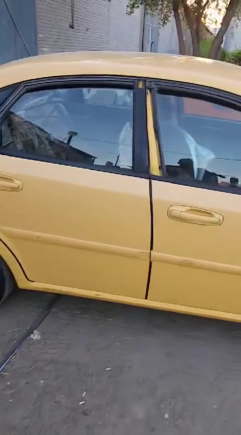 بعد التحية .. سيارة للبيع 
( اني مكلف بالنشر )
شوفرليه اوبترا 2012 استيراد الشركة العامة 
تكسي الاصل كير عادي 5 نمر 
رقم بغداد الماني
استخدام موظف من البيت للدوام 
اول ما اشتريتها كل شي وكالة MG شادة بيها كتاب الصيانة مال الشركة موجود وكل شي مسجل شوكت تم صيانة اي جزء .. ماي الراديتر كله زيتي احمر .. الباتري ألماني وكالة حيدر السعدي الي بالمنصور 
كشنات جلد مال سيارة داستي ..
تبريد ثلج 
رقم الماني سنوية جديدة 
بيها تبديل فقط بنيد اثر( تيغه ) وكعت عليه ..
مكاني بغداد حي الجامعة

🌺 السعر 57 ورقة اميركي 

هاتف / *********** متوفر واتساب
