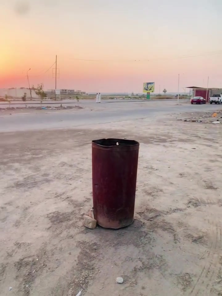 قطعه ارض للبيع المساحه 600م بجانب طريق يا حسين عله الشارع العام قرب البو هزام قرب معرض الفرقان للتواصل ***********
***********
