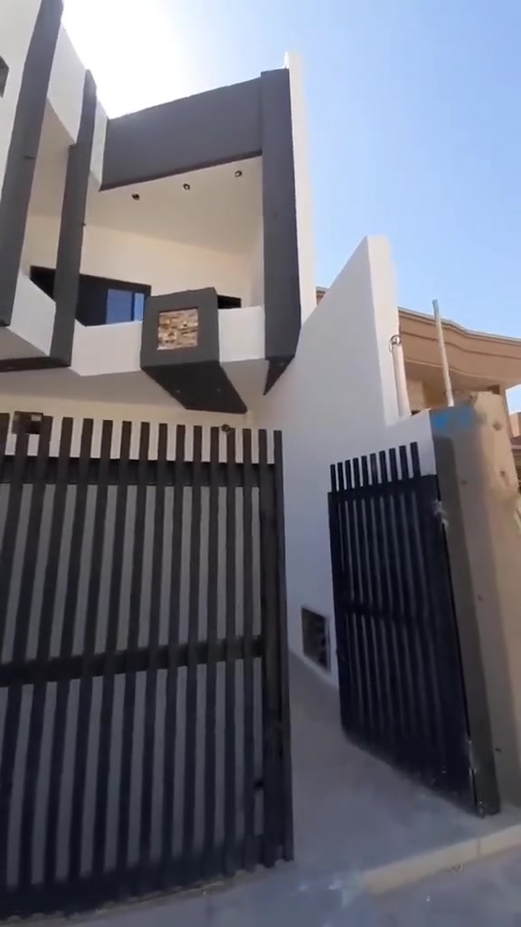 انواع الديكورات الداخليه والخارجيه والاصباغ الخارجيه والداخليه بادق التفاصيل نشتغل كافه العراق للتواصل على هذا الرقم واتساب ***********___🇮🇶♥❤

نص مكتوب في الصور:
- SALMAN - RAHEM سلمان رحيم