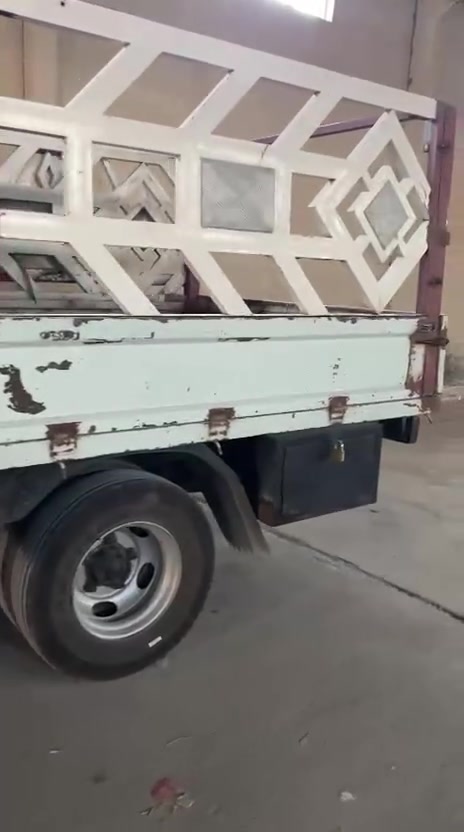 شاحنة • معلومات ناقصة