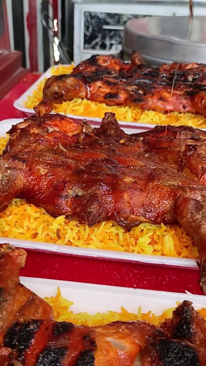 يالله اللهم صل على محمد وال محمد 
اليوم مسويلكم عرض 
رغم صعود السوق ولدجاج بس تستاهلون 
اليوم ابيع الدجاج المندي ع فحم بتتبيله خاصه 
وطعم المميز دجاجه كامله هيه وتمن المندي 
10الف فقط دجاج ذبح يوم بيومه 10الف بلاش 
عنوان شارع المستوصف قريب مدرسة المشروع 
بركن المسبح يوجد توصيل ***********,,,,,,***********واتساب
