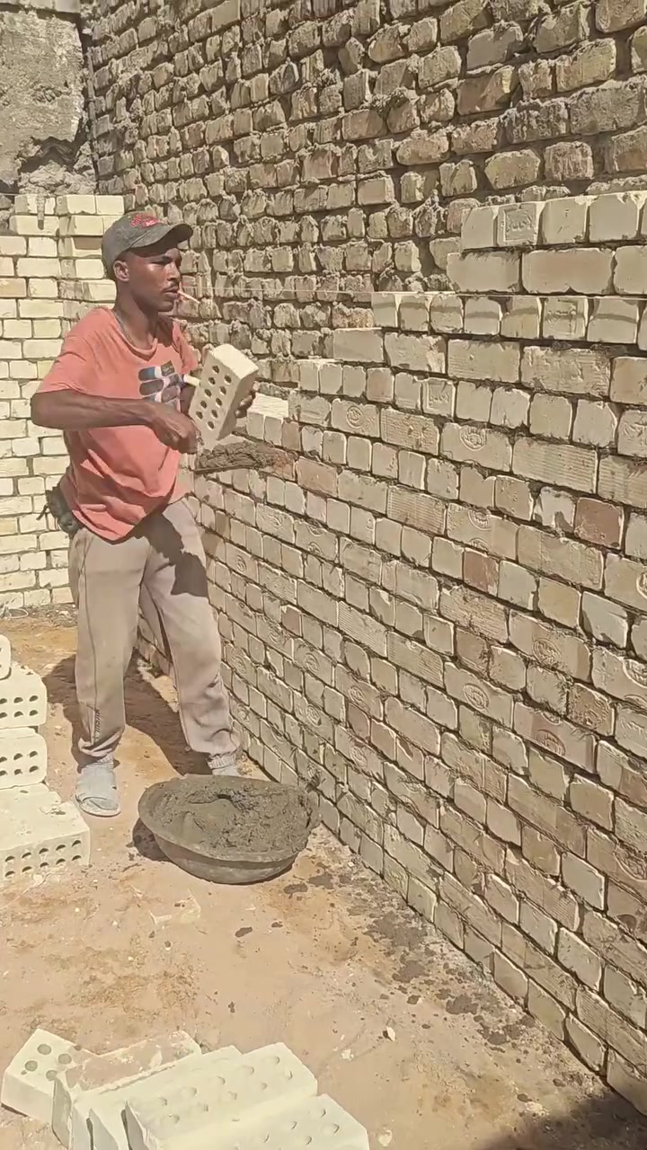 "دقة بالميزان وشغل يبيض الوجه! 🧱✨
للتواصل والحجز: *********** 📲
معمار بغداد | الخلفة أبو سمير 🇮🇶👑"#معمار_بغداد #الخلفة_ابو_سمير #طابوق_جمهوري #خلفة_بناء #مقاولات_العراق #بناء_منازل #شغل_نظيف #العراق #بغداد #facebookreels #viralreels
