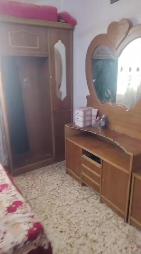 غرفة نوم للبيع السعر ٣٥٠ اي استفسار عدكم راسلو  واتساب صاحب الغرفة  هاذ الرقم  ***********.السعر بي مجال
