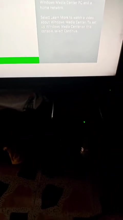 اكس بوكس 360 سلم    XBOX 360 Slim.  بي العاب جي تي اي فايف. وهواي العاب وكلشي ويا يدتين بس يحتاج  تبدلهن او تصلحهن
مكاني بصرة شط العرب الجزيره 
السعر 80
***********
اكس بوكس 360 سلم    XBOX 360 Slim.  بي العاب جي تي اي فايف.بي95 لعبه ويا يده وحده
