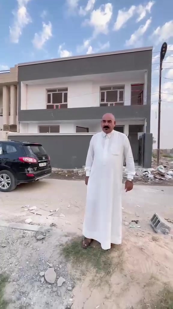 السلام عليكم اخوان بيت في منطقه الراشديه ابسبعه  نيسان بالزراعي الوجه ١٠ ونزال ١٠ بي ٣ نوم وستقبال ومطبخ وحولي وصحيات  البيت بناء طابوك شارع تبليط مي اساله كهرباء خدمات كامل البيت قيد الانشاء تستلم مفتحاح التفاصيل داخل الفيديو السعر ١٠٥ وبي مجال ويا صاحبه الاتصال على هذه الرقم ***********
