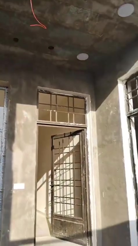 البلديات مقابل ياسين خريبط يحتوي على غرفتين وصاله واستقبال ومطبخ حار وبارد وصحيات داخليه وخارجيه ومناور عدد اثنين سعر الايجار 800 الف ***********
