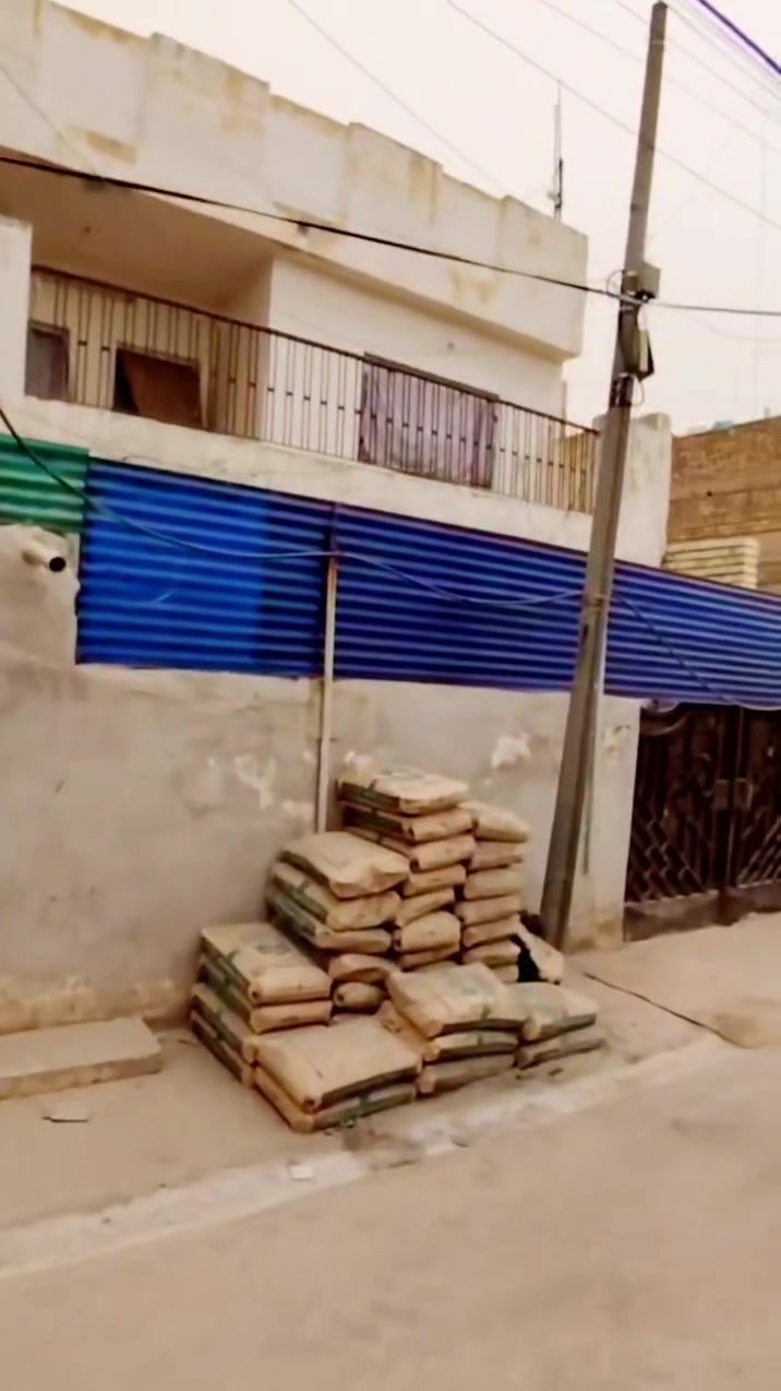 🏠 دار للبيع 🔶
المساحة: 72 متر بالسند 
📍 العنوان: مدينة الصدر – قطاع 63
 البناء: طابقين – مسلح 
 السعر: 170 مليون وقابل للتفاوض
  (واجه 4  /   نزال 18)
  (3 نوم +ستقبال) 
📞 للتواصل ***********

