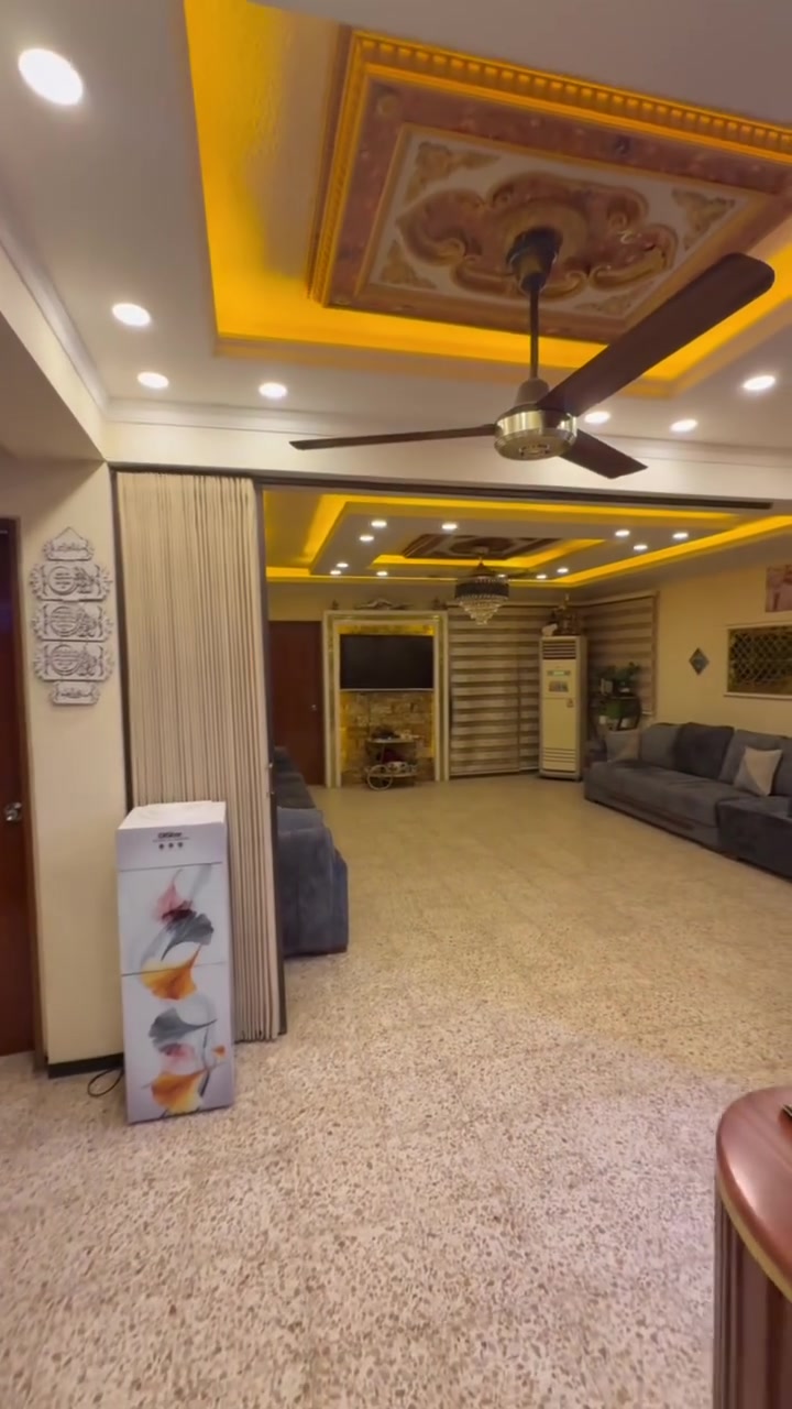 شقه للبيع مجمع الصالحيه عماره 12 طابق اول ركن تحتوي على
3 غرف نوم +صحيات عدد 2  +مدخل وصاله كبيره +مخازن عدد 2 + بلكون +مطبخ  واصل لحد  سنه 2026 مدفوع هواي منها رقم الهاتف ***********
