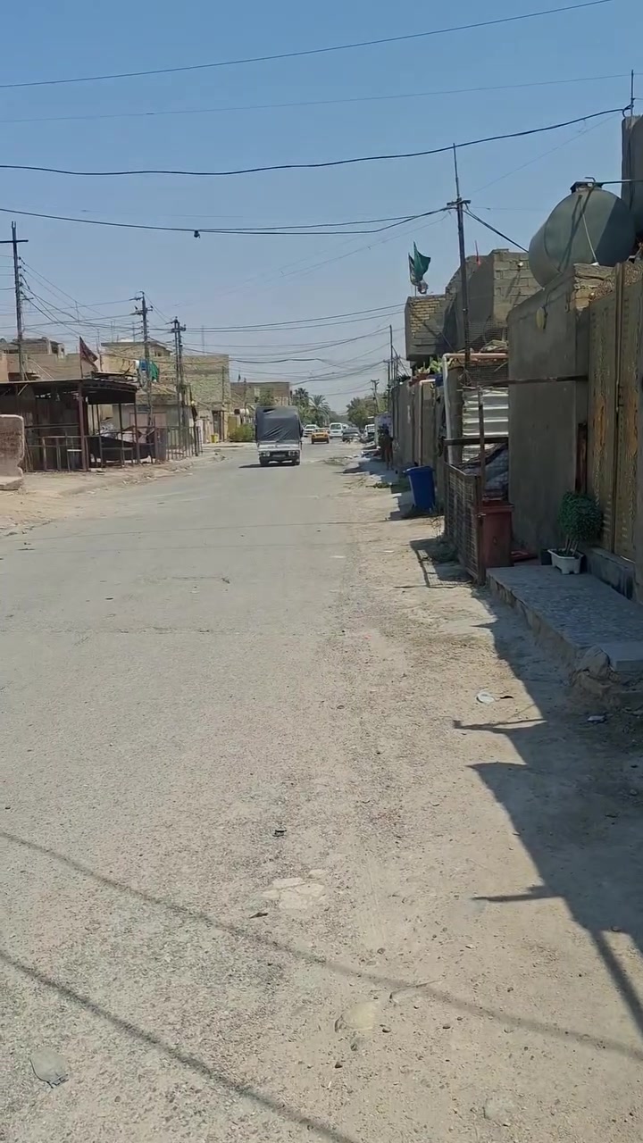 مشتمل للبيع مكان على الشارع العام مقابيل مدرسة العابد للتصال ***********
