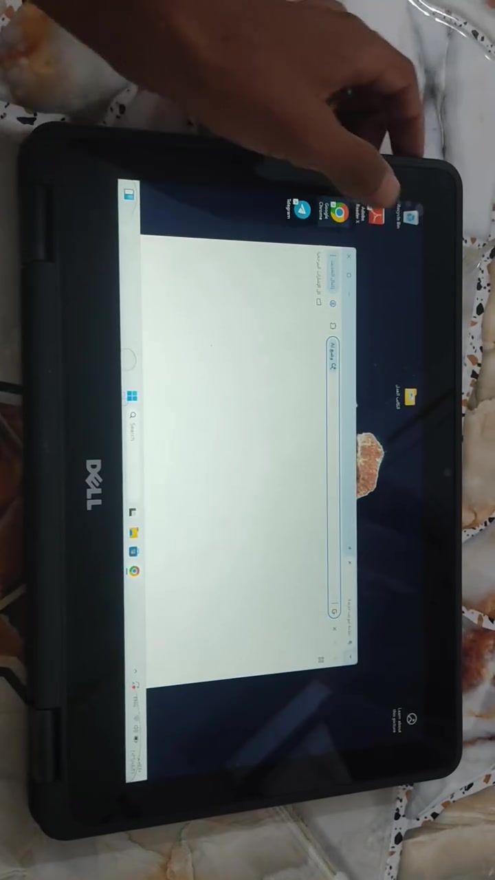 السلام عليكم
لابتوب دلل. DELL. كروم بوك نظام وندوز 
كلش نظيف وحلو ومرتب 
مناسب للدراسة والتصفح والتواصل الاجتماعي و غيرها المواصفات بل الصور 
حجم 14 
شاشة لمس  تفتح 360 درجة 
رام 4 
هارد 32 SSD  قابل للزيادة عن طريق الرام خارجي 
بطارية شغالة جيده 
شاحن اصلي 
سعر 75 الف 
مكاني الديوانية البدير
 *********** واتساب
