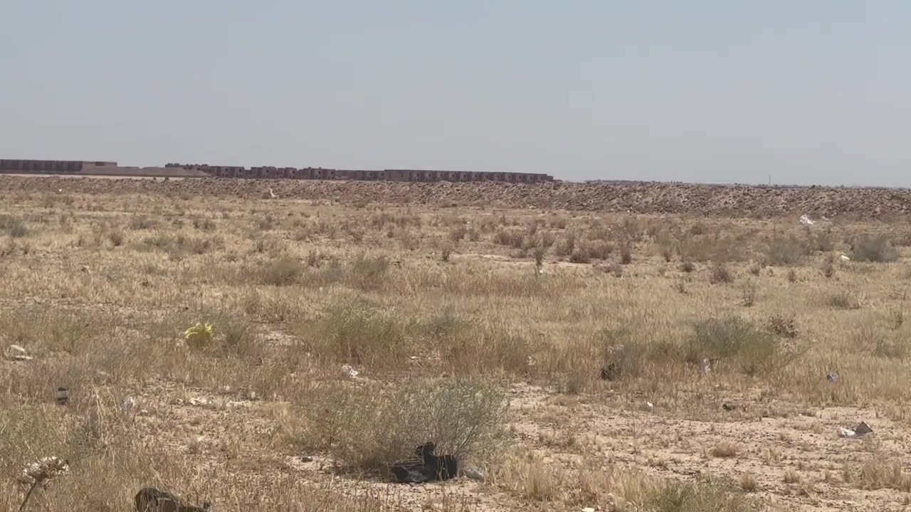للبيع قطع أرض ملك صرف 
300 م  
الموقع حي الجامعة مجاور مدينة الجواهري 
شاهد الفيديو للأخير 
***********
