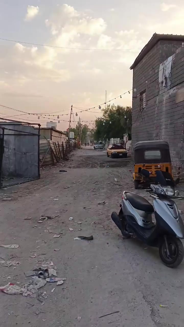 يعرض مكتب الجوادين بيت مساحه 100متر5في20بغداد سبع قصور شارع ابو احمد قرب مدرسه بن سينا سعر35مليون ***********
