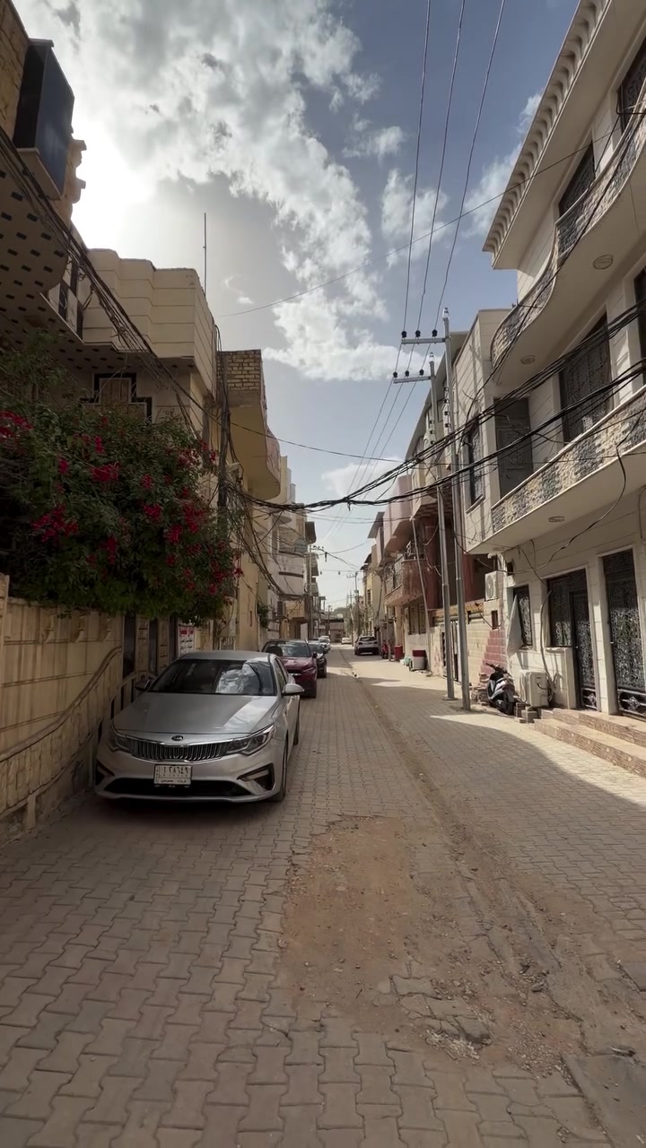 دار للبيع 

شارع ميثم التمار فرع منتجات الكفيل 

منطقة بستان الحميري 

المساحة 150 متر ركن 

مع شقة معزولة 

يحتوي على 4 غرف نوم 

يبعد عن الامام 5 دقايق 

السعر 470 مليون قابل للتفاوض 

للاستفسار ***********
