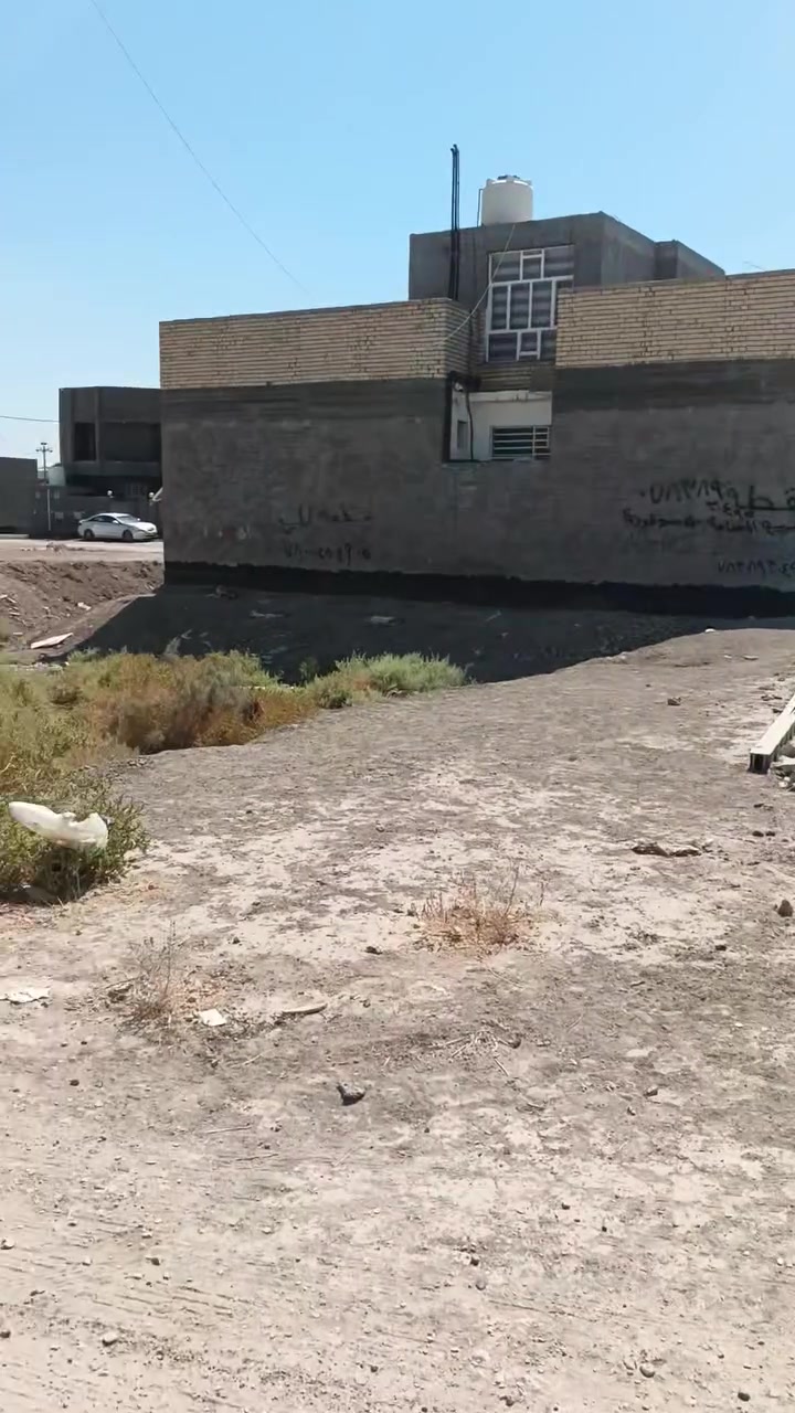 للبيع المساحه /200 /ولوجهيه 10/ونزال 20/مجمع نبيل حاجم مقابيل مستشفى/القطعه مدفونه /رقم القطعه 90/نتصال عله رقم ***********/الشراي بي خير ويدلل
