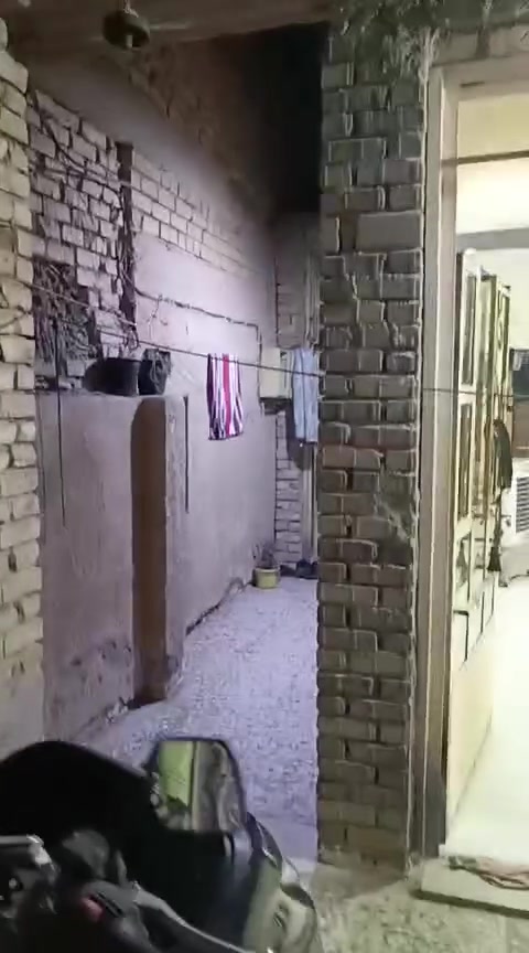 السلام عليكم بيت ١٠٠متر منطقه ٢٢خلف شارع أبو سمير الاستفسار على الرقم ***********
