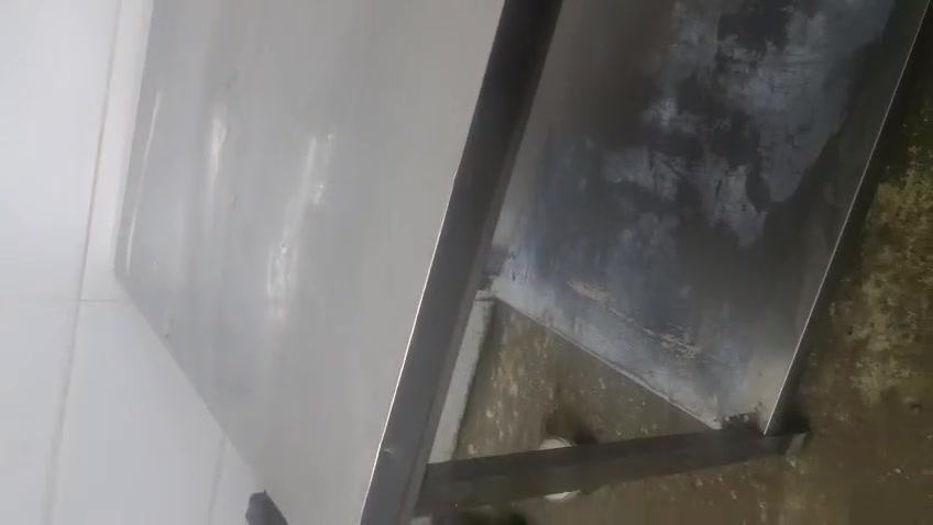 ميز سل ستيل متر بمتر جدا نضيف وسعره حلو ٩٠ ومكانه قريب بلكريعات ورقم الهاتف هذا 
***********
