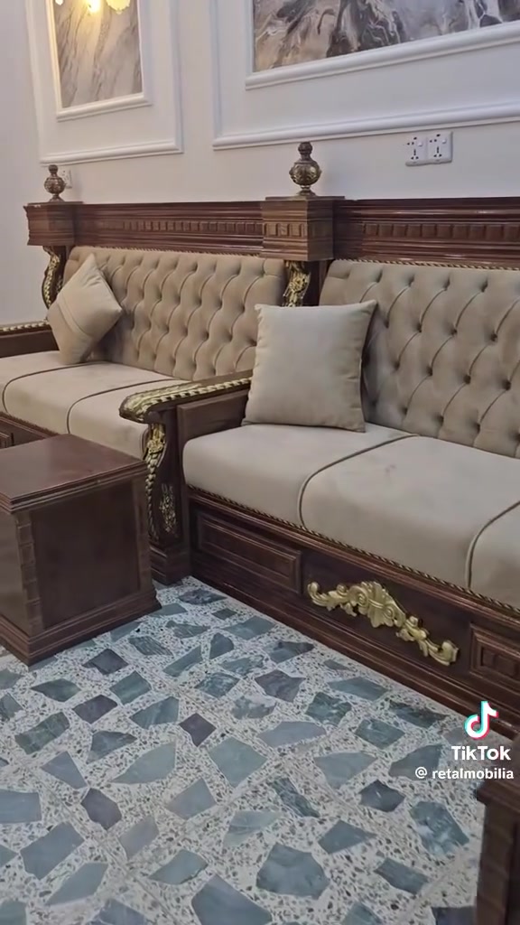 معرض عشتار العنوان بعقوبه طريق كنعان قرب السيطره ***********
