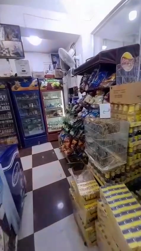 اسواق للبيع في كربلاء الانتفاضه الاولى
محتويات الاسواق 
8برادات + 4 مجمدات + منضمومة كامرات 8ميكا + عارضة كرزات + عارضه اكسسوارات موبايلات 
وكلشي موجود وموضح بلمقطع امامكم 

اجار جدا مناسب ويحتوي المحل على صحيات 
والسعر ايضا مناسب 

للاستفسار: ***********
