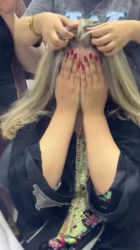 حبايبي الصالون القديم غير عائد 
النة  
وليس لدينا فرع اخر  نهائياً مكانة الحالي 
المحمودية حي 17 ماركت صلاح القديم قرب دكتورة دلال خليل الويسي مقابل صيدلية ابو امير ***********
***********

صعدو المنشور حبايبي لان هواي ديتوهمون. بي عبالهم بعدنة هناك   
الشعر القصير والمتوسط  نص كب (25) كب كامل (40) @إشارة
