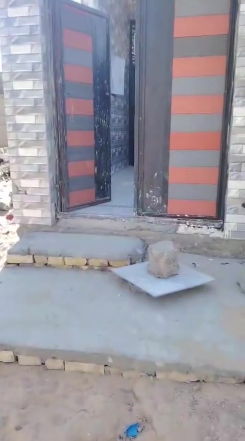 البيت اللبيع المساحه ١٠٠ متر النزال ٢٠ الواجه٥ البيت مرتب البناء طابوك الأرض زارعي العنوان الحميديه قرب العماره الخضرء السعر خاص الاتصال ***********
