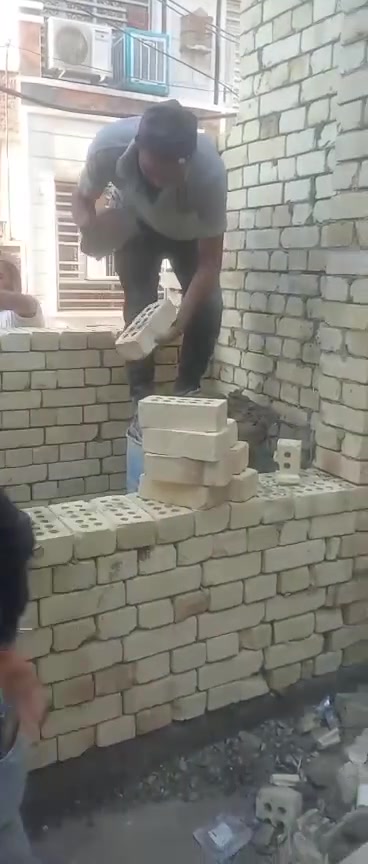 السلام عليكم كادر خلفات بناء مصري شغل درجة اولى اسعار مناسبه للجميع رقم الواتساب ***********
