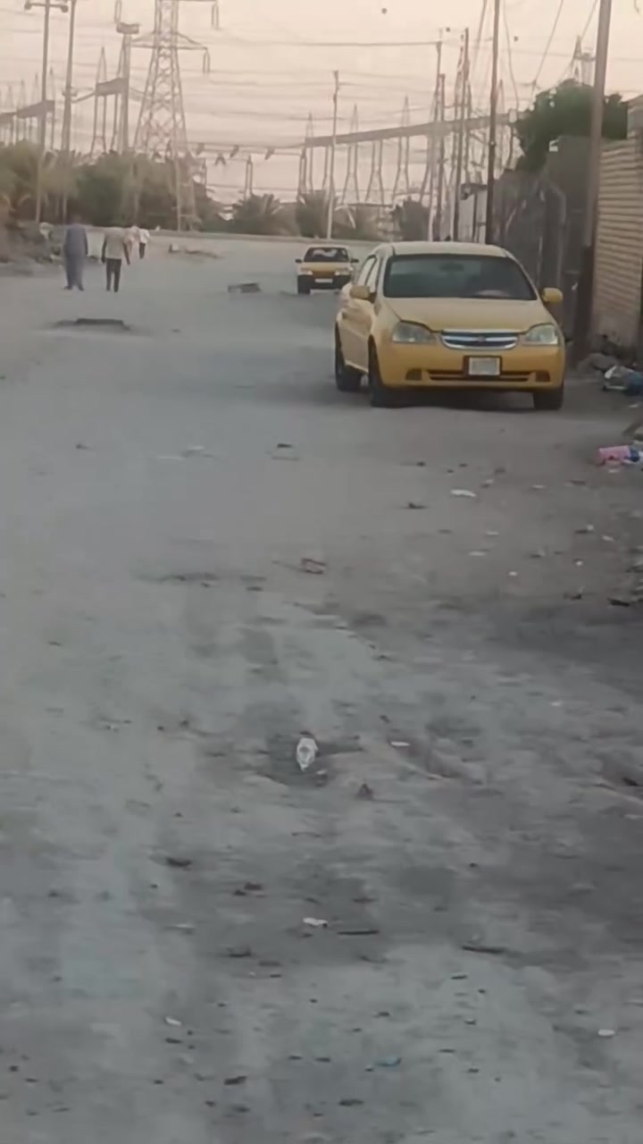 السلام عليكم بيت للبيع المساحه 430 البناء طابوك السقف صب كونكريت قريب على الشارع السايدين مو شارع المحطة الشارع الثاني شارع ام البنين الشارع اكثر من 13متر متوفر خدمات ماي كهرباء مجاري منطقة الصخيين طريق للجامعه للاستفسار الاتصال على الرقم ***********
