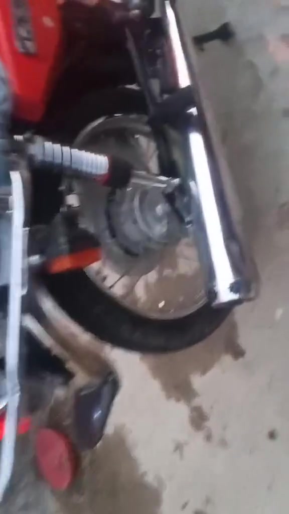 السلام عليكم شباب دراجه للبيع موديل 26 اوراق سكنر كفاله كلها شغاله دراجه ما مفتوح برغي راحت رقمي بخير يتدلل سعر الدراجه 800 وبيها مجال قليل للطيبين ***********
