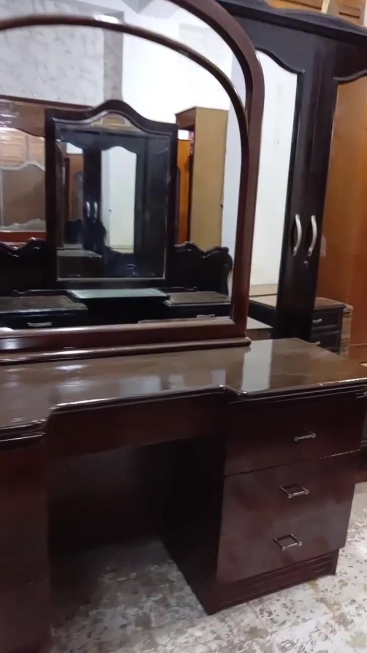 غرفه ٦ باب • نقش جاوي ثقيل • مستعمل نظيف