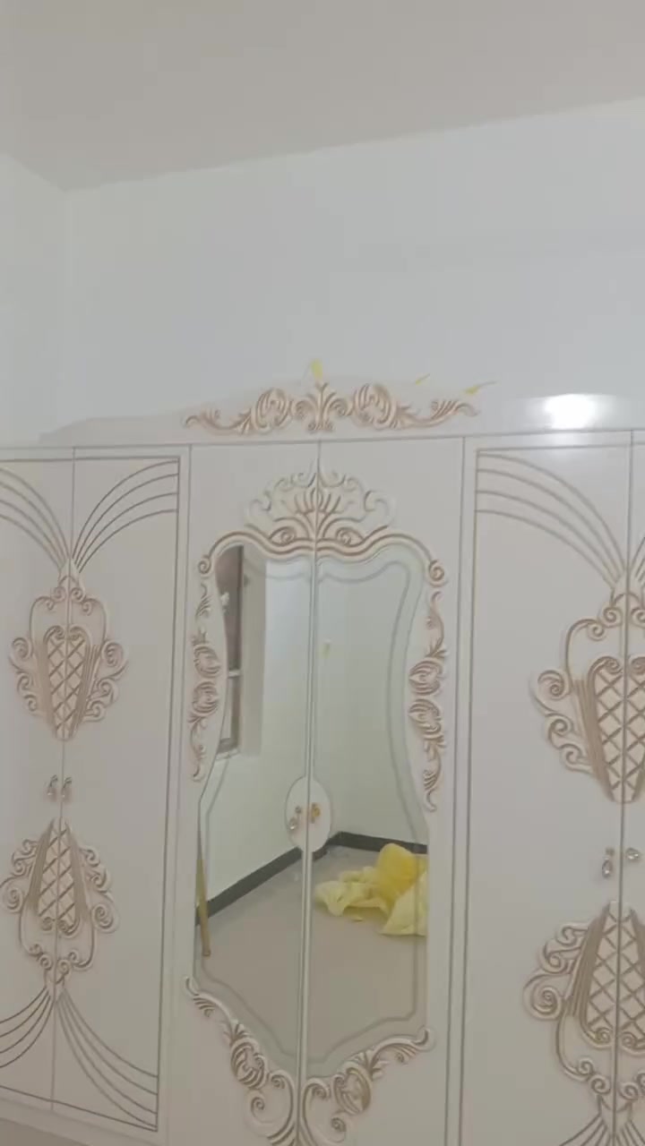 صبغ الدور والبنايات ورق جدران وديكورات للحجز ول ستفسار اتصل ***********.   ***********.
