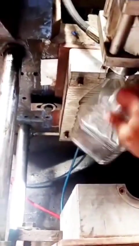 معمل بركات ام البنين لأنتاج البطل البلاستك لجميع الاحجام مستعدون لتجهيز كافة المحلات والمعامل بأحسن الاسعار للأستفسار الاتصال على الارقام التاليه او المراسلة عبر الواتساب العنوان: النجف الاشرف حي عدن قرب مطحنة شركة الاحسان 
***********
*********** #الجميع
