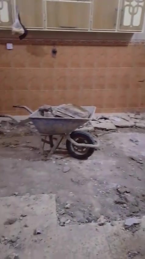 السلام عليكم كادر  قلع شتايكر  عادات ماستك وتزفيت + قلع كاشي  تصعيد  مواد البناء علئ الضهر تواجد كافة أحياء بغداد تصل أو وتساب ***********
