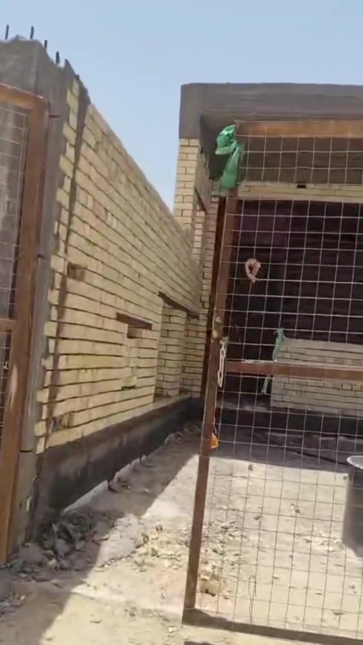هيكل للبيع200 في كربلاء المقدسة حي الجهاد بل 42شارع15 يتكون من استقبال كبير مطبخ بارد مطبخ حار صاله كبيره غرف نوم 2 سويت صحيات داخل وخارج 
***********
***********
