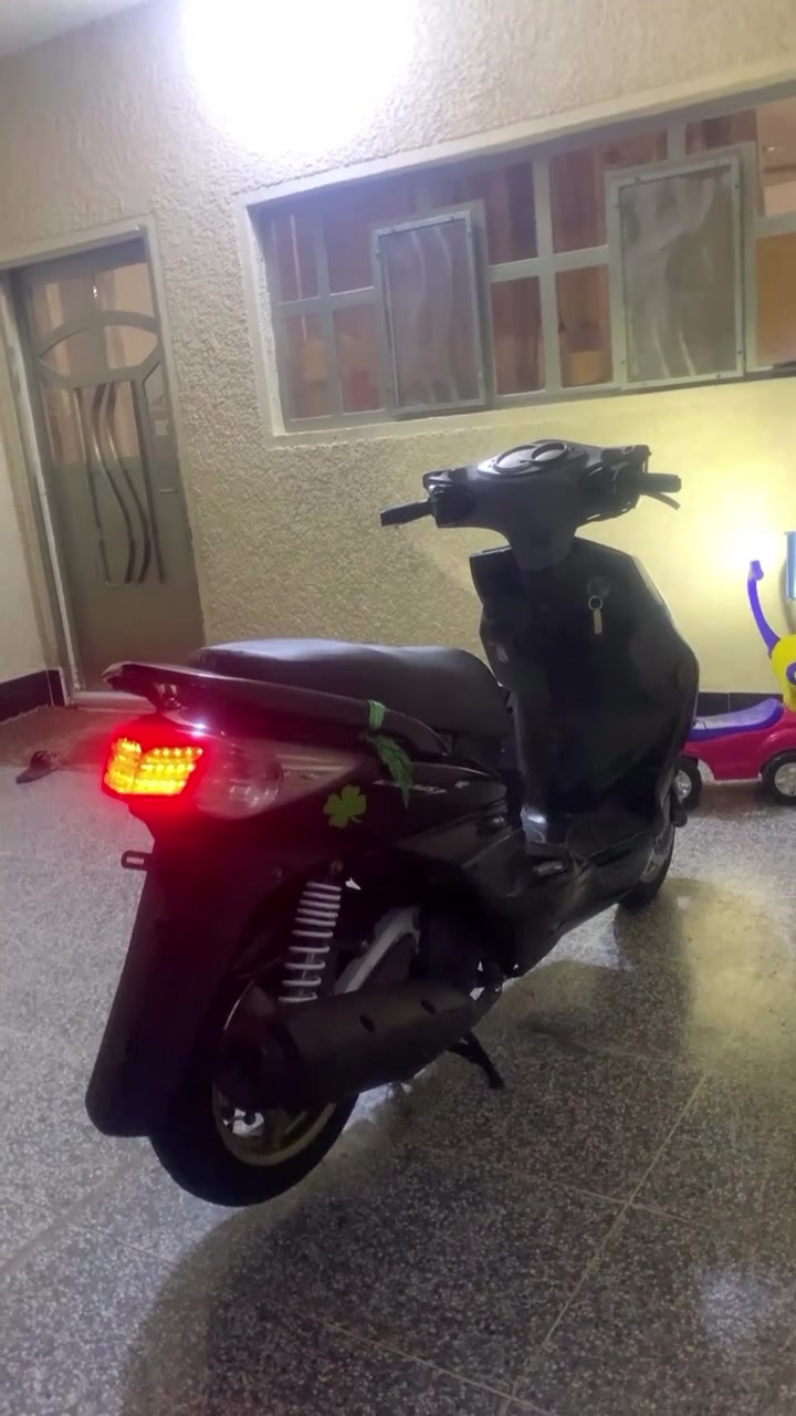 يا الله
السلام عليكم شباب
سكنس فحل نوزل خطين طلاعات الدراجه مكينه بلاديه تخبل شلعه معدل فيتبم جديد فلتر شوته جديد بلك جديد دهن البارحه بدلت امانه الله الدراجه غراضه كله بلاديه بيه كلجات رياضي بك لايت لد بيه زنون الدراجه قبق مسح كوريه ام الوكفات 
بيه ملاحضات بسيطه سعر 750بيه مجال بسيط للشراي للاستفسار***********مكاني مشتل شارع لمطبك
يولد رحمه ع والديكم الموشراي ليصير ابو لعريف
واعتذر على الاطاله♥️
