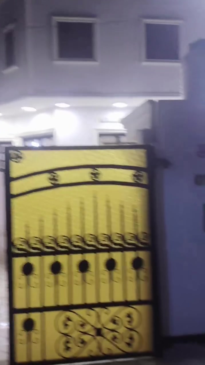 يا الله سلام عليكم بيت للبيع  مساحة ٩٠ متر يحتوي على استقبال وغرفتين نوم وصاله وخدمات  جاهز من كلشي سند ٢٥  كاتبك وي أبو الكاع .في منطقه بوب الشام شارع محطة ألغاز للستفسار الاتصال على الرقم ***********
