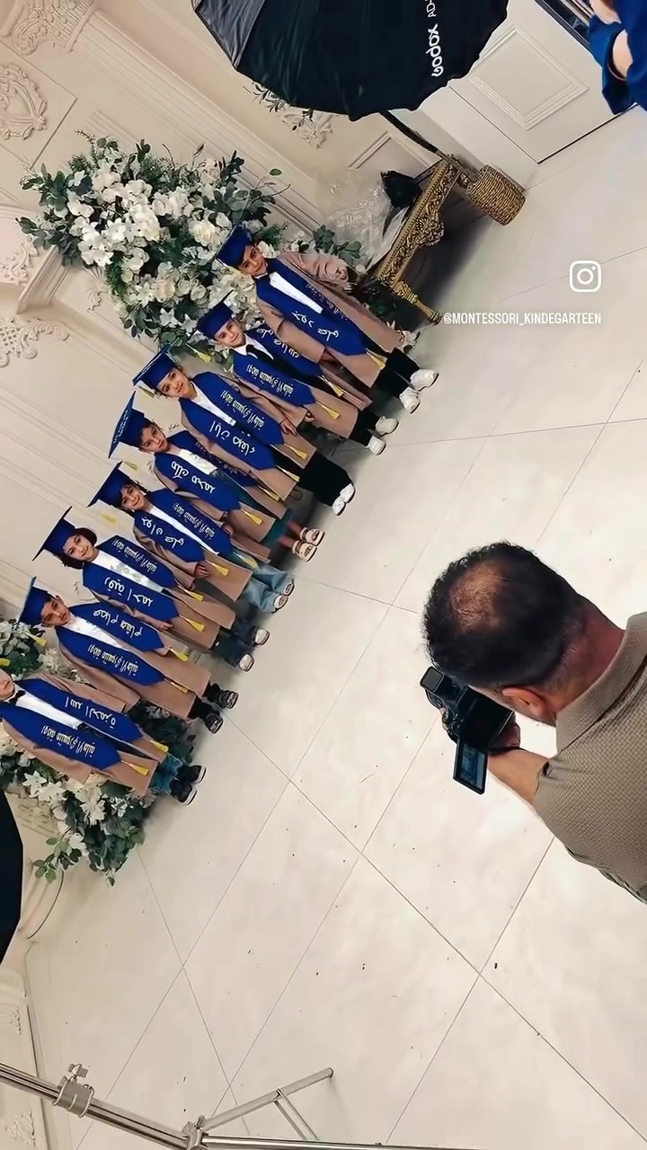 روضة وحضانة منتسوري الاهلية 
 عام دراسي جديد..
أمهاتنا العزيزات، نعلن عن فتح باب التسجيل للعام الدراسي الجديد في روضتنا، لنكون بيته الثاني والخطوة الأولى لنشأة جيل متميز ومبدع.
وفّرنا لأطفالكم بيئة تجمع بين التعليم الحديث والرعاية الأبوية الفائقة:
 * أقسام متكاملة يناسب كل عمر:
   * قسم الحضانة (رعاية خاصة وأمان تام لأطفالنا الصغار).
   * قسم الروضة (بناء شخصية الطفل وتنمية مهاراته).
   * قسم التمهيدي (تأسيس قوي يستعد فيه الطفل للمدرسة بكل ثقة).
 * كادر تعليمي متميز: نخبة من المعلمات المتمكنات بأحدث الطرق التربوية والتعليمية.
 * رعاية واهتمام على مدار الساعة: صحة الطفل ونظافته وراحته النفسية في مقدمة أولوياتنا.
 * كاميرات مراقبة أونلاين: تابعي طفلج لحظة بلحظة وأنتي بالبيت أو بالدوام، لتطمئني عليه طول الوقت.
 * ساحات لعب واسعة (داخلية وخارجية): مجهزة بأعلى معايير الأمان لتفريغ طاقات الأطفال بطريقة ممتعة وصحية.
 * أنشطة وفعاليات يومية: برامج ترفيهية، رحلات، وأعمال يدوية تطوّر ذكاء الطفل وتزيد من تفاعله واجتماعيته.
مكاننا قريب عليكم وأمان لأطفالكم:
📍 العنوان: حي الضباط - مقابل القطاع الصحي الثاني
📞 للاستفسار والتسجيل: ***********
مقاعدنا محدودة.. سارعي بتسجيل طفلكِ ليكون جزءاً من عائلتنا! 🎈✨
