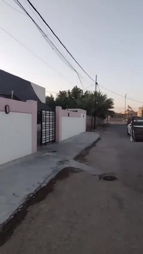 السلام عليكم للبيع بيت

 مساحه 450بناء 200

 غرفتين نوم مع استقبال

 هول واسع صيحات خارجة

 وداخلية حديقة جبيرة

بلوك شغل راقي 

العنوان بغداد الراشدية حي الانتصار مقابيل مستشفى حماد شهاب اللاستفسار 
على الارقام 
        أبو سلطان
***********
        أبو مصطفى
***********
