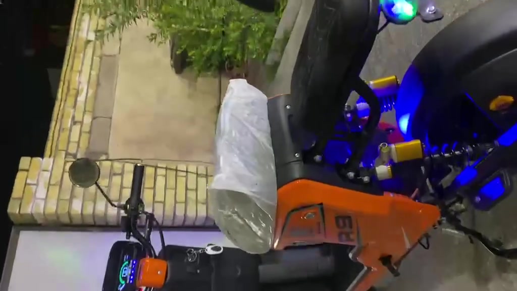 السلام عليكم عندي دراجة R9 دراجة نضيفه جدا السعر 550 وبيهه مجال العنوان بغداد تقاطع درويش الرقم *********** متواجد علئ كلشي
