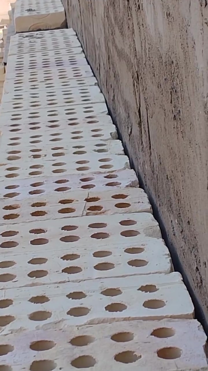 سلام عليكم خلفه بناء شغل درجة اوله  استلام مهندس اشتغل جميع مناطق بغداد ارضي 400طابق 450رقم ***********
