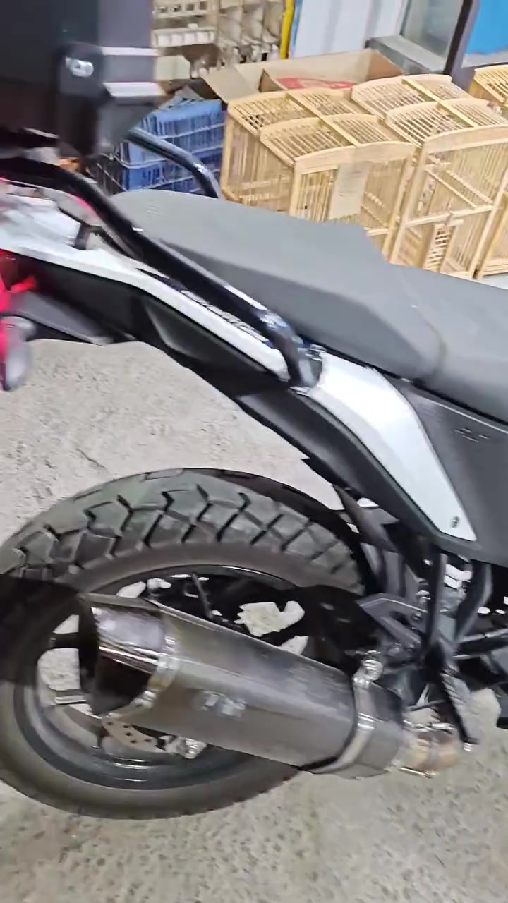 يالله KTM 390adv زيرووووو ماشيه 860قابل لزيادة عليها إضافات مثل ما موضح بل فيديو                                      درع لايت أمامي✅                                                         درع جانبي أصلي لدراجه ✅                                                   سيبايه وصندوك جي إس أصلي ✅                                    اكزوز وعاكسه رفع بطيخه ✅                                         شاشه كار بلي ✅                                                            ستاند تلفون ✅                                                        جلكانات تايلندي اصلي ✅                                           دراجه بسمي تحويل ثاني يوم مكاني بغداد البياع *********** سعر 8500💵
