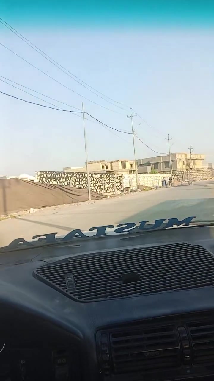 السلام عليكم بيت للبيع  مجمع لزهور موقع كلش راقي ع شارع   💯 متر مربع بناء حديث طابقين. طابوك خدمات كامله طابو  سند 25 تحويل مباشر لسعر 130 بي مجال *********** البيت يبعد ع شارع العام 80 متر و ع شارع المنطقه صاير يعني تبليط بالباب
