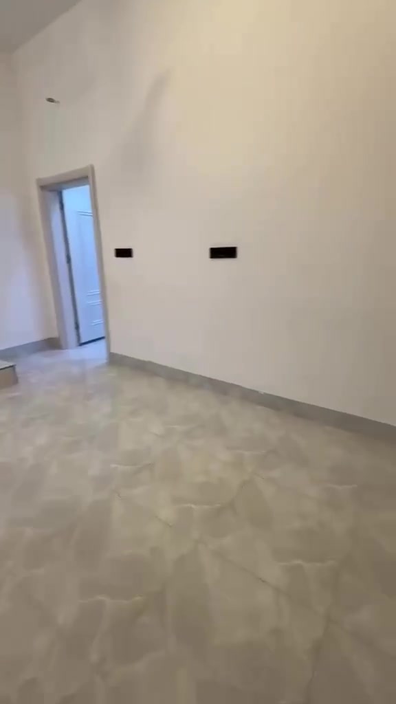 السلام عليكم 
بيت للبيع مربع الذهبي ١٠٠ متر مربع ٣ غرف نوم وصاله وخطار ومطبخ وصحيات البيت حديث وجديد
السعر ٨٣ وبي مجال 
للأستفسار ***********
