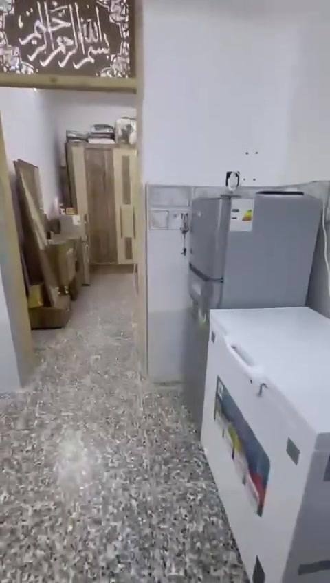 السلام عليكم بيت ٥٠ متر للبيع واجهة ٨ متر نزال ٦ متر   الطابق الثاني مطبگ كاشي  واصل مي وكهرباء وكافة الخدمات والمنطقة مبلطة الموقع الخطيب الزراعي شارع السيدة خولة  للاستفسار الاتصال بالرقم *********** يوجد واتساب
