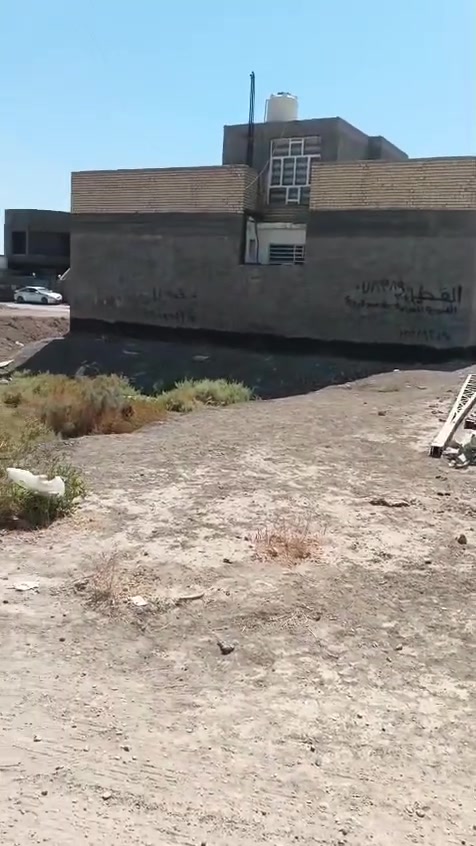 للبيع المساحه /200 /ولوجهيه 10/ونزال 20/مجمع نبيل حاجم مقابيل مستشفى/القطعه مدفونه /رقم القطعه 90/نتصال عله رقم ***********/الشراي بي خير ويدلل
