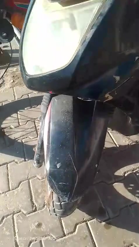 السلام عليكم دراجه سكنس نثيه ياباني 
شغال سلف هندر لايت زنون اصفر وبيض 
اشاير كله شغال عداد شغال كيلو متر وبانزين
تايرات جديده هستوني شادهن دبلات رياضي 
سلف رياضي هورن قوي مكينه مفتوحه صالي اقل ال 4 تيام من جفتتها تجفيت مضبوط مابيها اي صوت 
شلعه ومعدل فول ودراجه حلوه ورزنه 
جك نص وجك صفح قفل جنطه وقفل ستيرن 
سعرها 500وبيه مجال 
مكاني النجف كوفة شارع المعمل 
*********** الشراي يتواصل وياي واتساب
