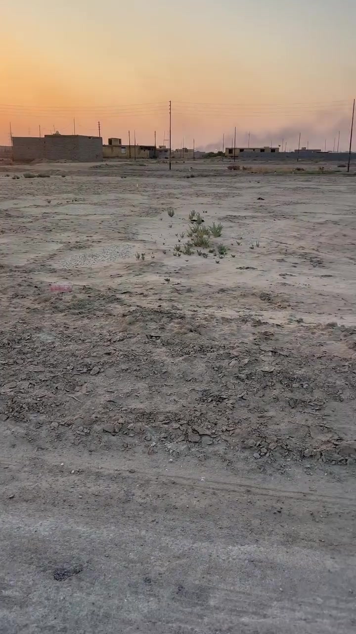 السلام عليكم 600متر حي الجوادين النزله الثالثه ماي وكهرباء بلباب على  شارع   15للاستفسار ***********

