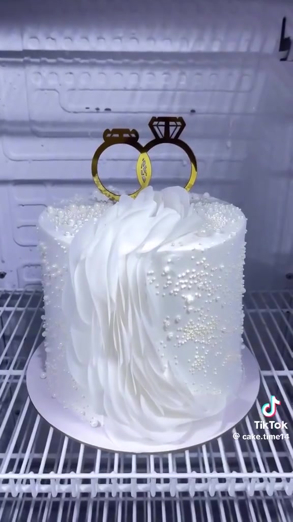 🍰 كيك لذيذ بحشوات ضخمة وطعم يذوب بالفم 😍❤️

🎂 أسعار الكيك والقطع تبدأ من ٢٠ ألف وصاعد
✨ كيك مناسبات وأعياد ميلاد
✨ قطع كيك بأنواع وحشوات مختلفة
✨ حشوات دسمة وطعم يجنن 😋
✨ شغل نظيف ومرتب حسب طلبكم

📍 المكان: بغداد – الغزالية / الشعلة
📲 للحجز والاستفسار واتساب: ***********

💗 حجزكم قبل يومين حتى نجهز طلبكم بأحلى صورة.
