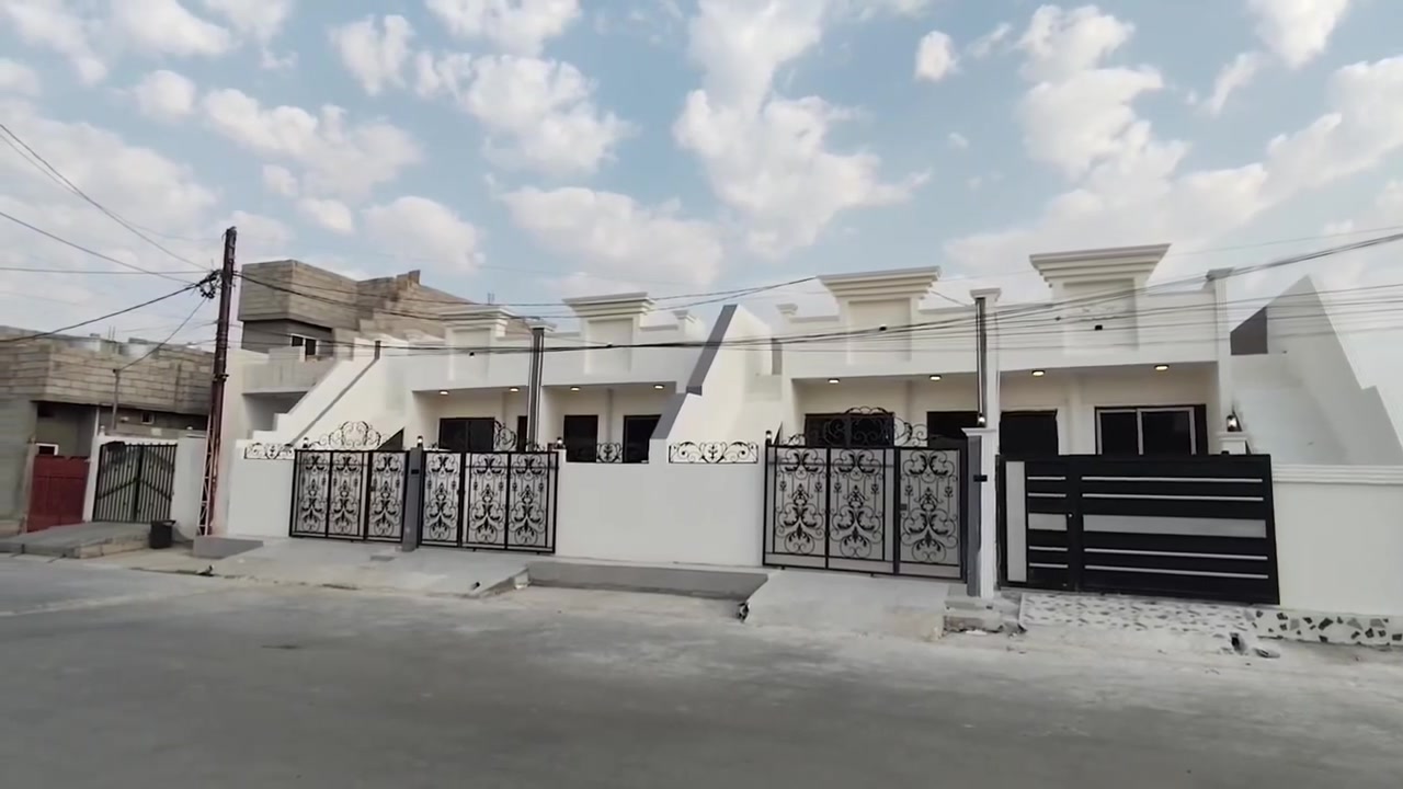 ٤ بيوت • ١٠٠م • فرع عريض