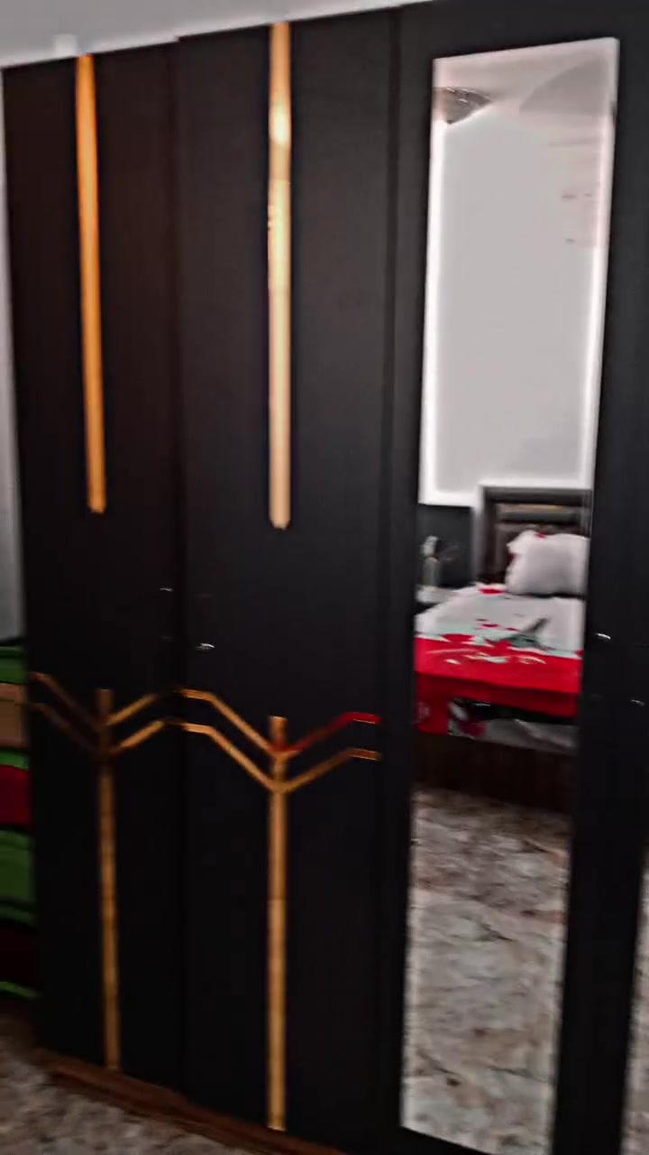السلام عليكم 
غرفت نوم لبيع كلشي موضح بل صورا سعرها 350بيها مجال عنواني ديالى برغه تفاصيل راسلني او اتصل ***********
