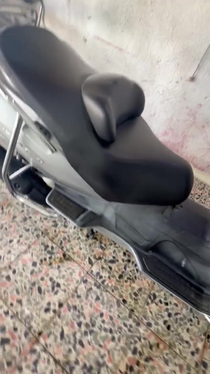 سلام عليكم سكاي 650 عميه بلاد ماشيه 18 الف كفالة عامة مستخدمة شي قليل كلش ماشيه الف بالعراق فقط السعر 18 وبيها مجال العنوان كربلاء طوريج اتصال على رقم هاتف ***********
